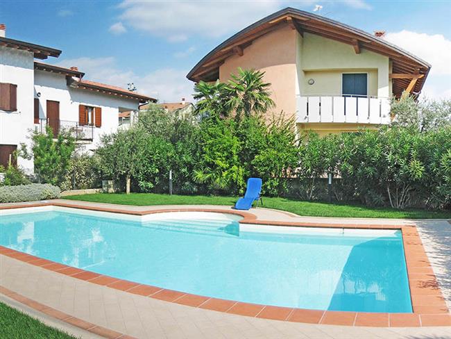 Holiday apartment with pool