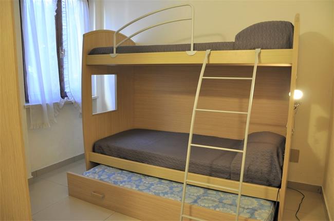 Bunk beds + 1 extractable bed