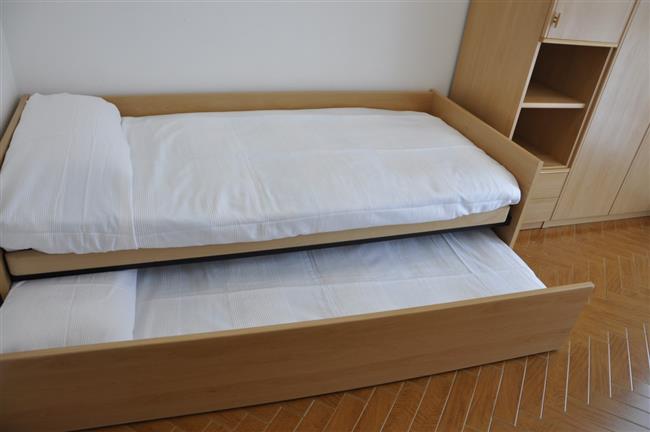 single bed + 1 extractable bed